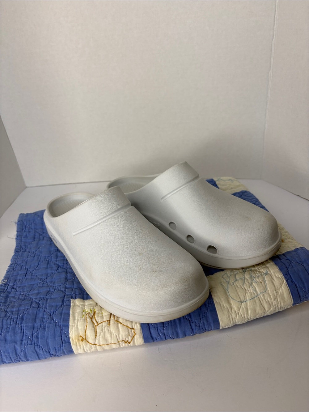 OOFOS OOCLOOG UNISEX WHITE